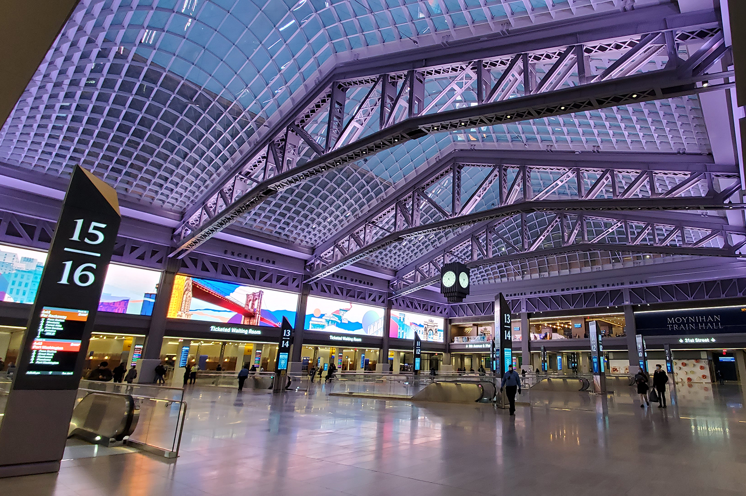 1_Moynihan Train Hall - 03 - Main Boarding Concourse (looking southeast) - photo by Severud.jpg