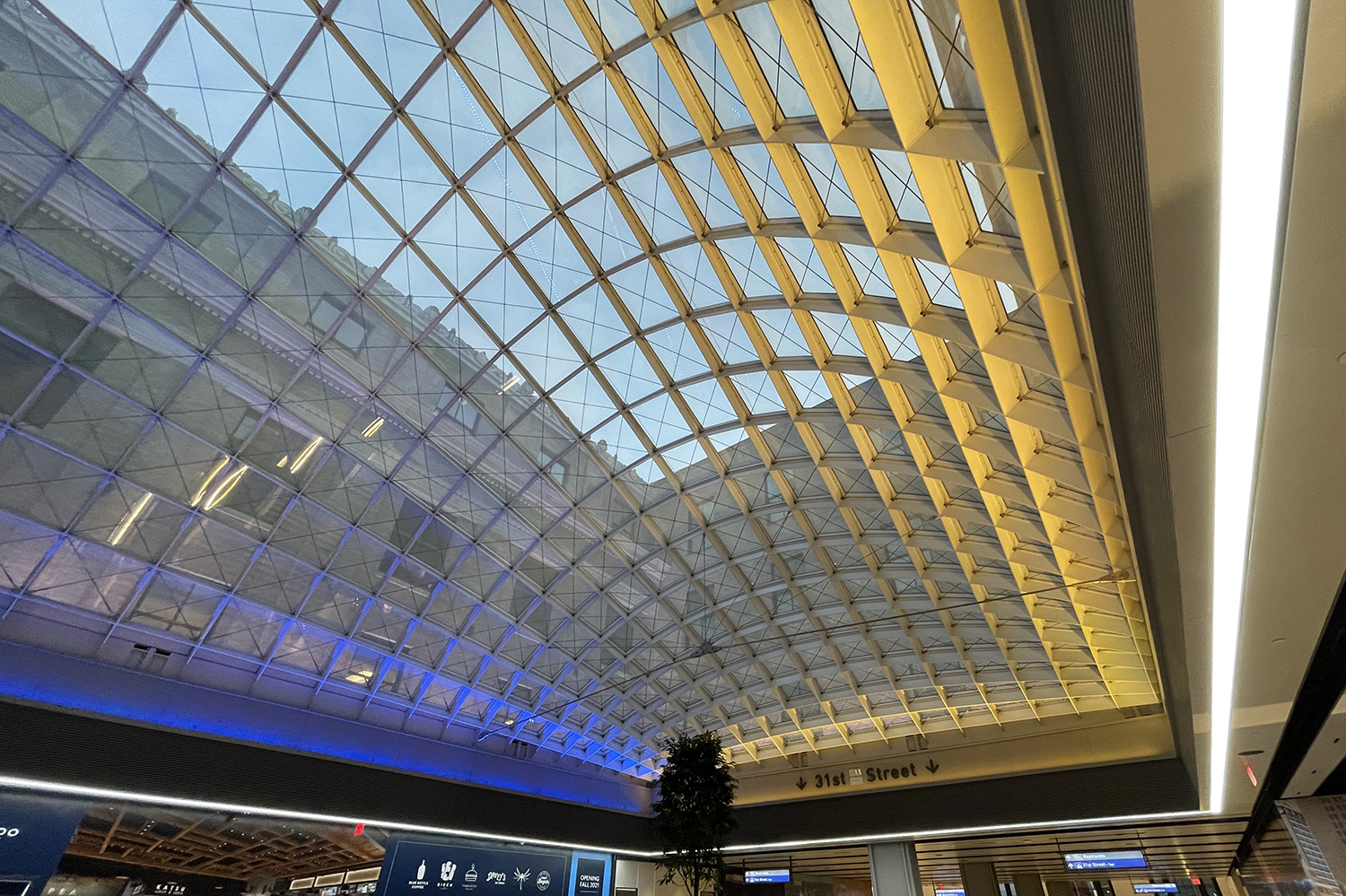 5_Moynihan Train Hall - 05 - Midblock Hall (looking southeast) - photo by Severud.jpg