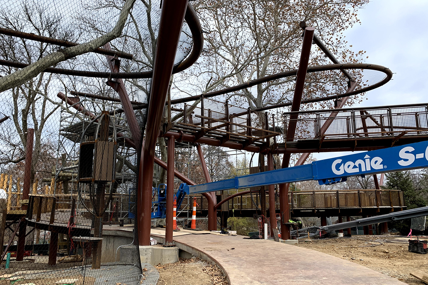 5_Canopy Trails Habitat Erection_CreditEmiLampman_300DPI.jpg