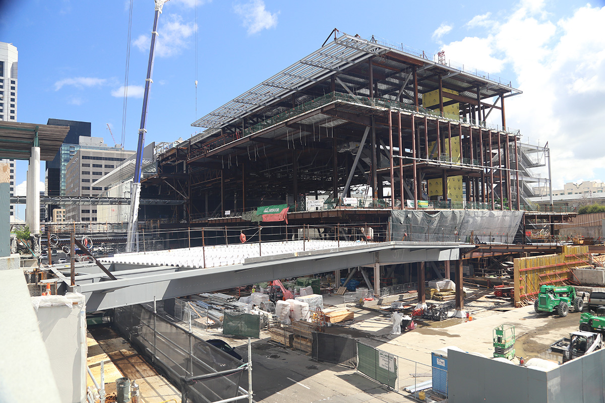 08_Moscone West _ East Bridges Construction_Photo_cSOM.JPG