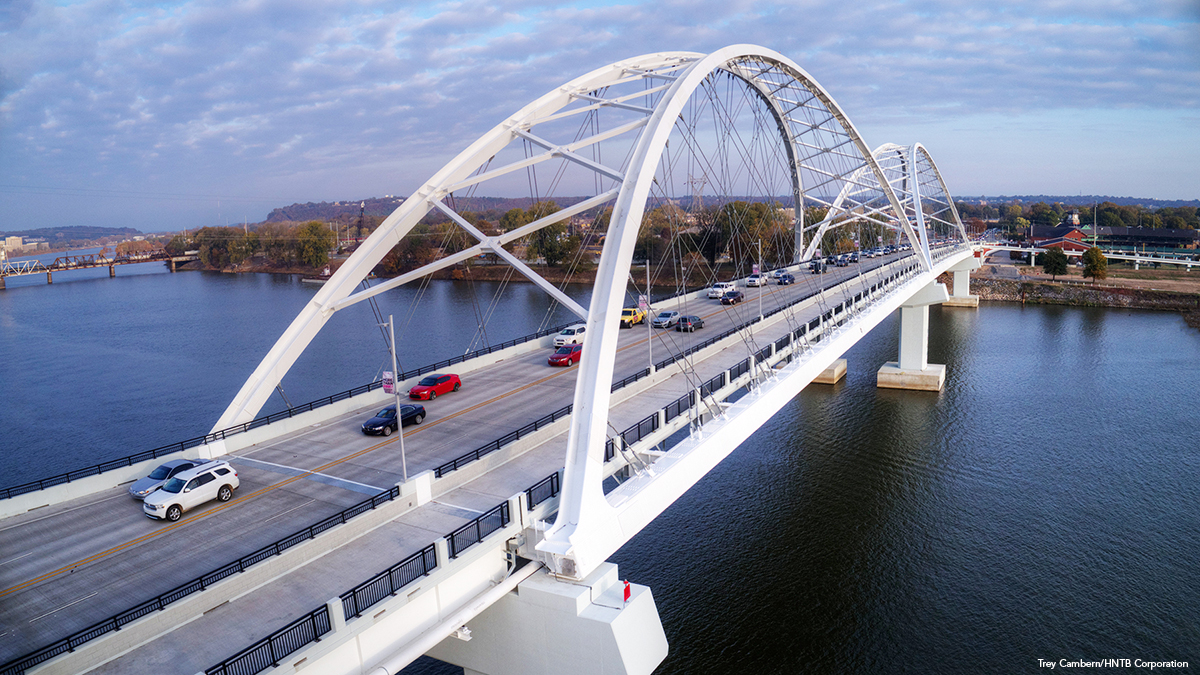 Broadway-Bridge-over-the-Arkansas-River-02-credit-Trey-Cambern,-courtesy-of-HNTB.jpg