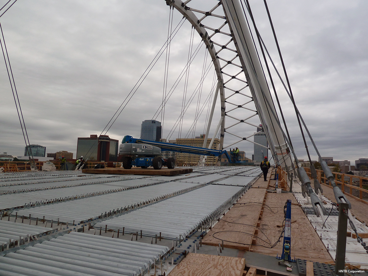 Broadway-Bridge-over-the-Arkansas-River-06-courtesy-of-HNTB-Corporation.jpg